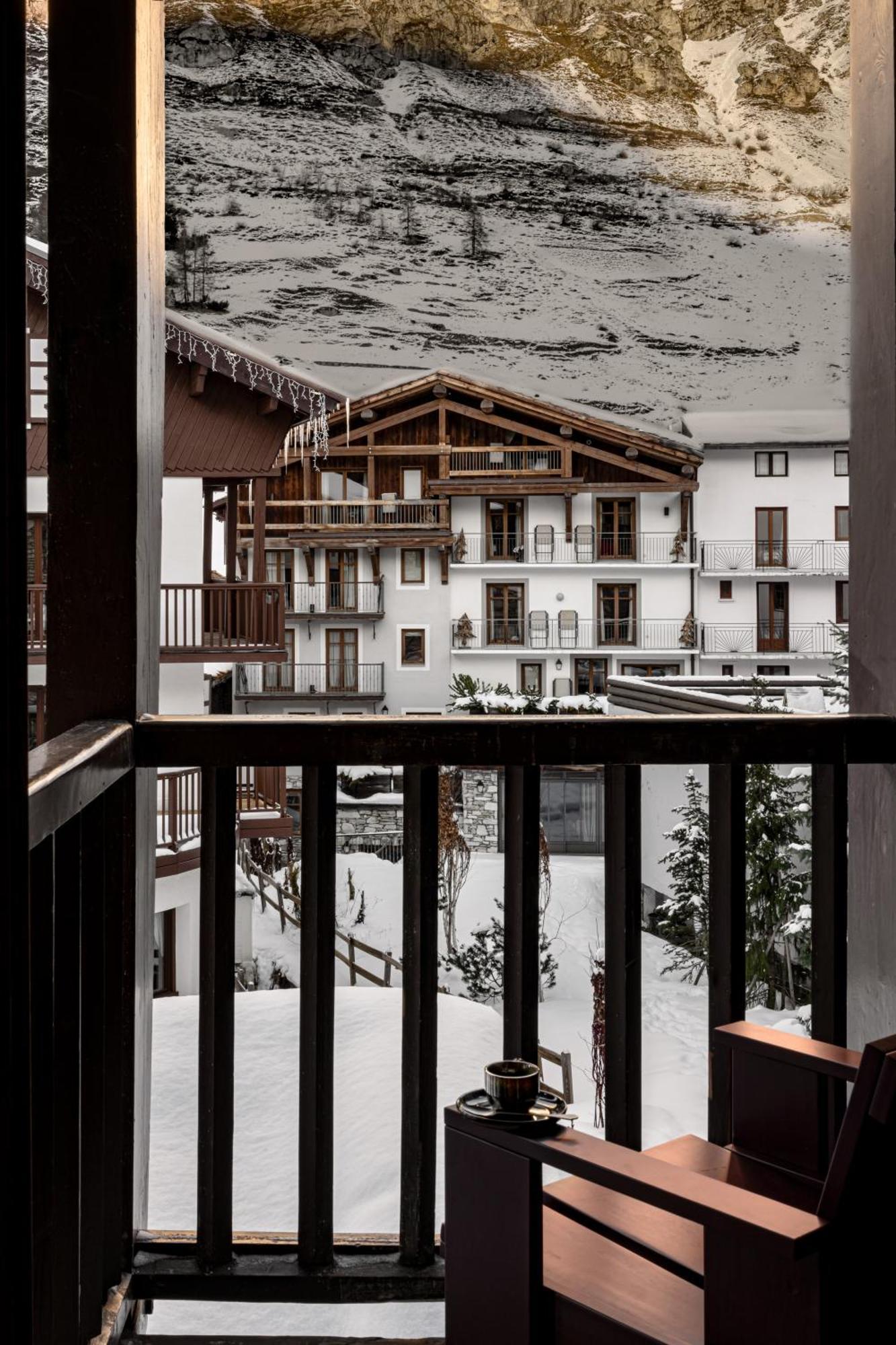 Glacier Suite Balcony,1722884359:JPEG